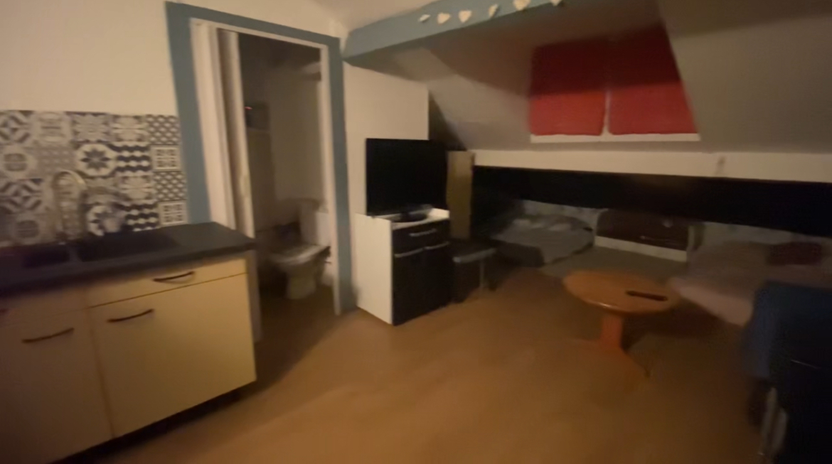 Petit studio 4eme étages sans ascenseur Hossegor disponible à la location sur demande pour les travailleurs 1 personne